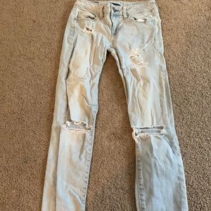 american eagle light washed mom jeans